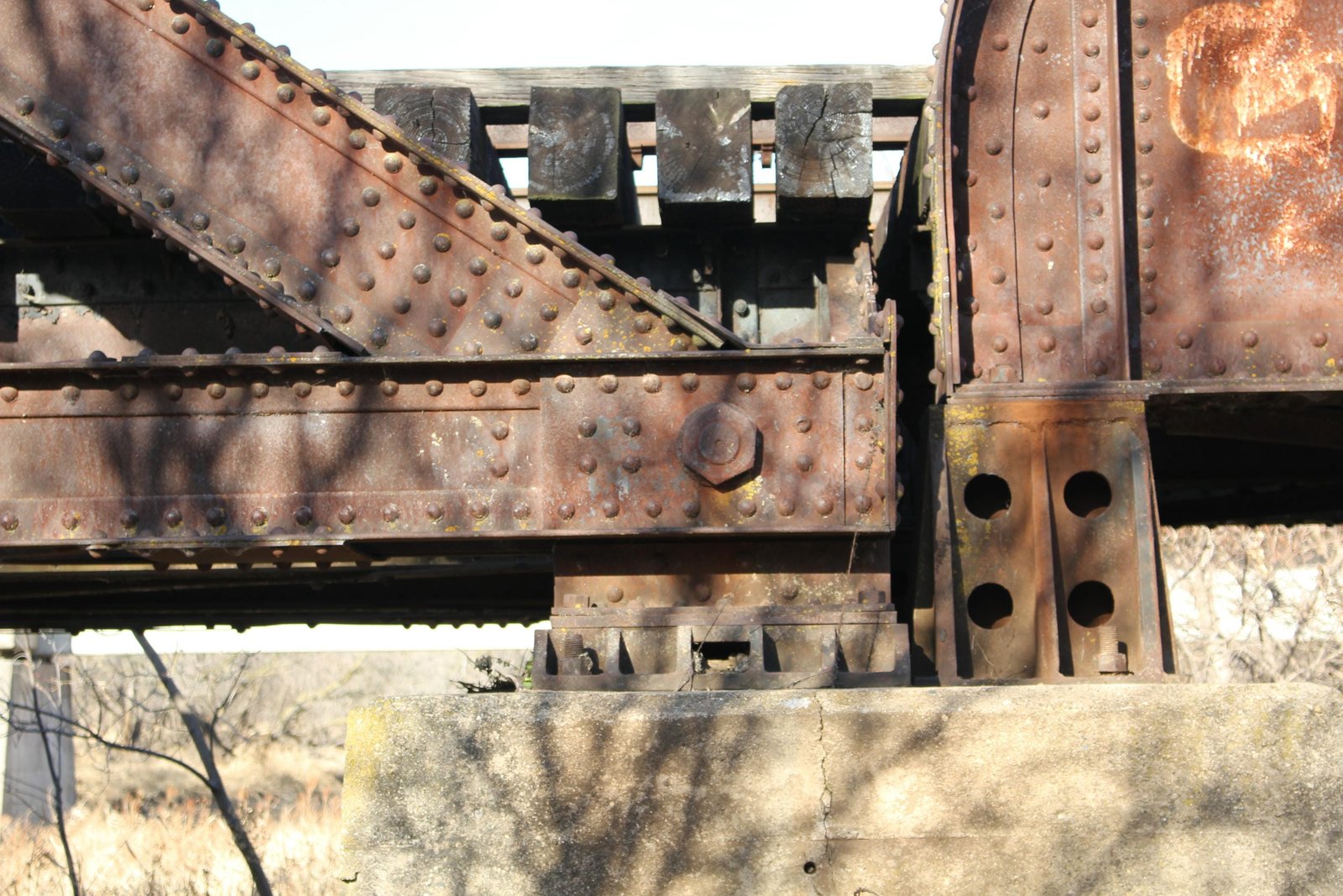 Lower angle connection